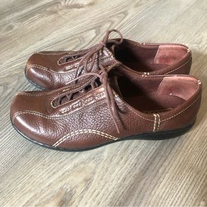Clarks women’s brown pebbled leather lace up viola oxford shoes size 8 M.